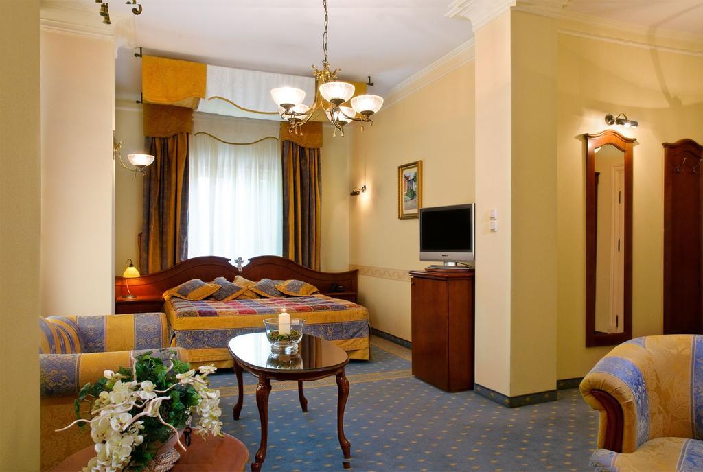 Hotel Aleksander Włocławek エクステリア 写真