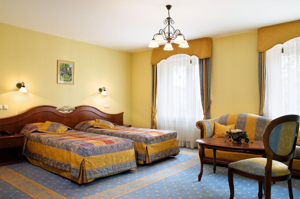 Hotel Aleksander Włocławek エクステリア 写真